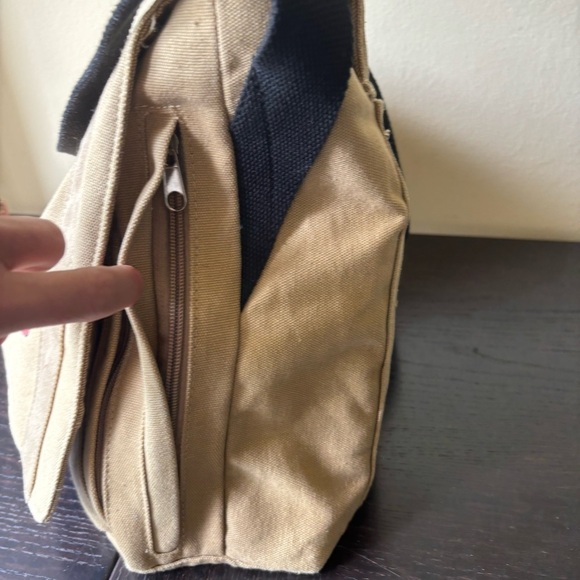 Lynyrd Skynyrd Leonard Skinard cream, Mesenger side body bag - Picture 4 of 13